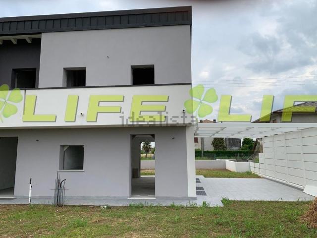 Villetta bifamiliare in vendita di 200 m² in Via Brenton
