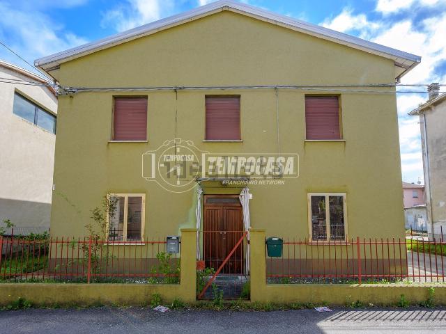 Villetta bifamiliare in vendita di 200 m² in Via Bussolati, 3