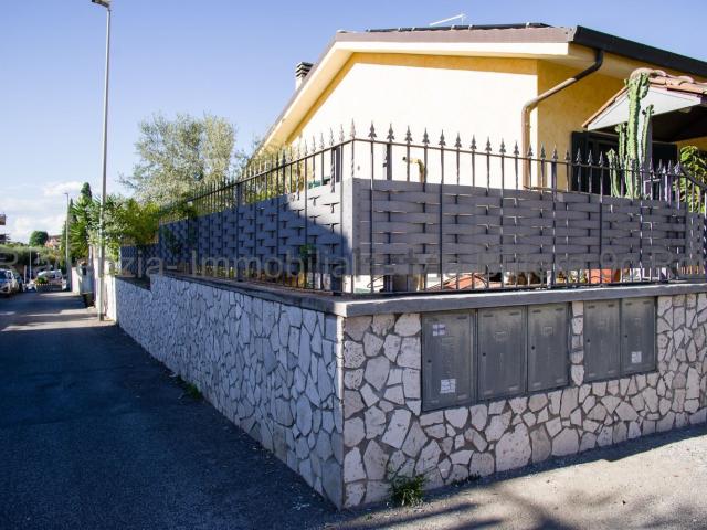 Villetta bifamiliare in vendita di 200 m² in Via Butera