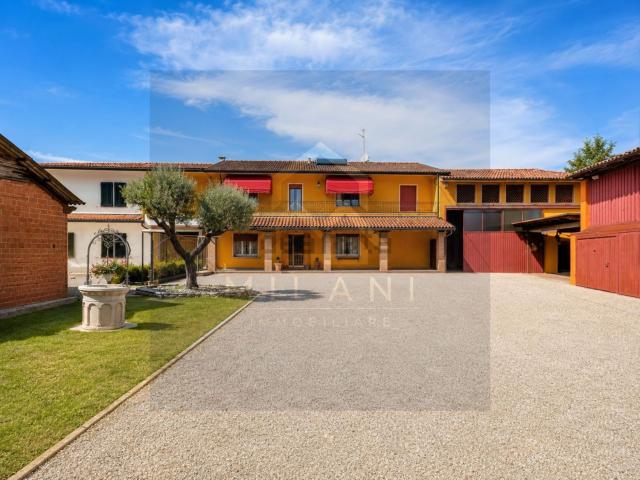 Villetta bifamiliare in vendita di 200 m² in Via Cá Brusa