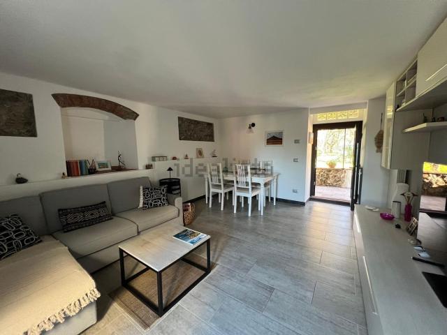 Villetta bifamiliare in vendita di 200 m² in Via Canale, 193