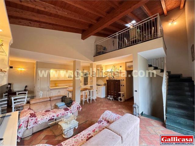 Villetta bifamiliare in vendita di 200 m² in Via Capitanio, 14