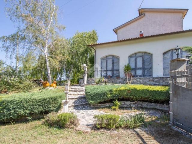 Villetta bifamiliare in vendita di 200 m² in Via Casavecchia, 15