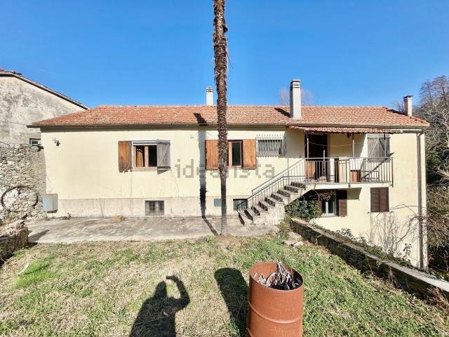 Villetta bifamiliare in vendita di 200 m² in Via Cimavalle