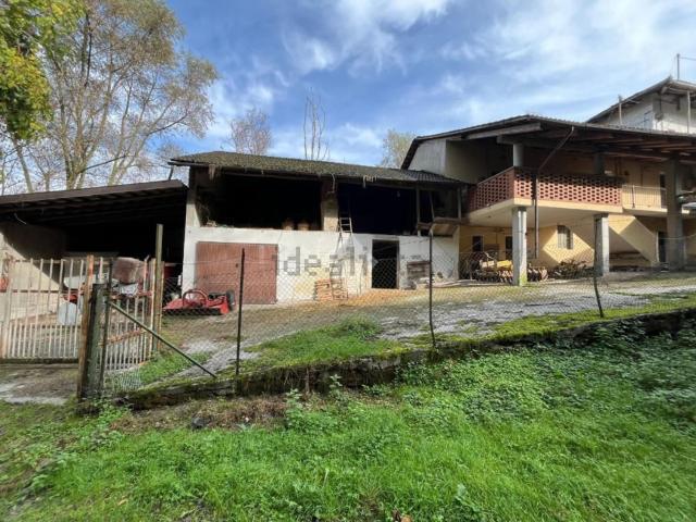Villetta bifamiliare in vendita di 200 m² in Via Comba Sant&apos Ilario, 3