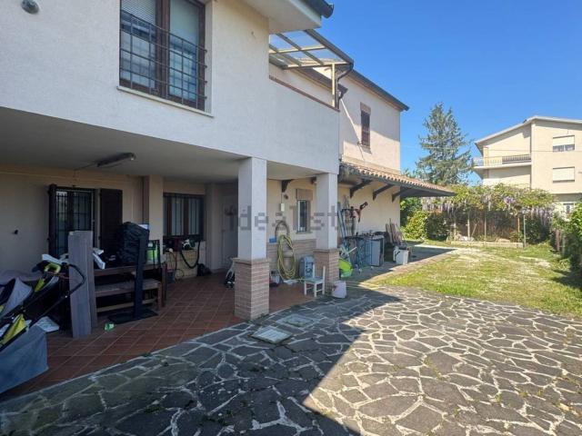 Villetta bifamiliare in vendita di 200 m² in Via Dante Mattii, 22