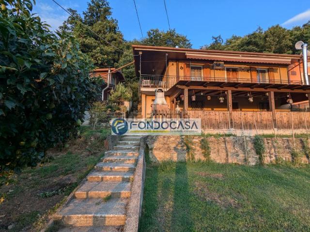 Villetta bifamiliare in vendita di 200 m² in Via dei Colli, 103
