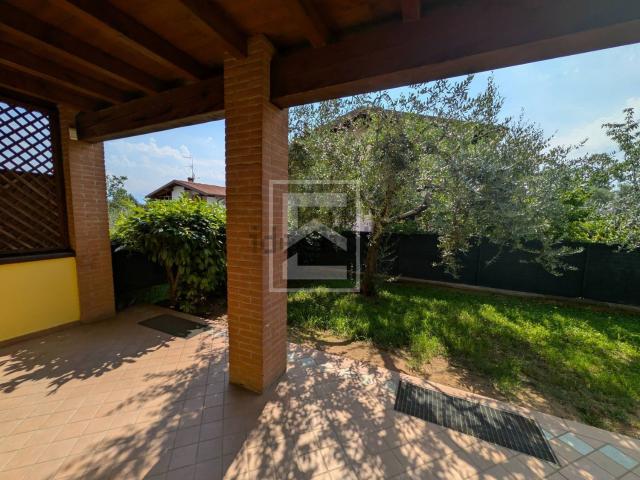 Villetta bifamiliare in vendita di 200 m² in Via dei Prati