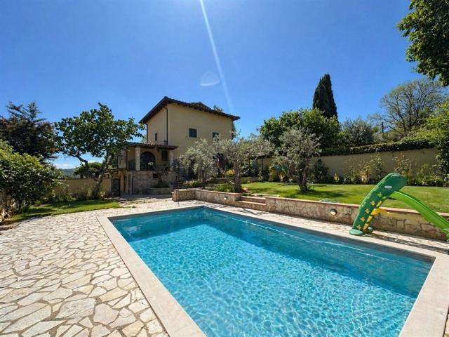 Villetta bifamiliare in vendita di 200 m² in Via del Casale Mazzini