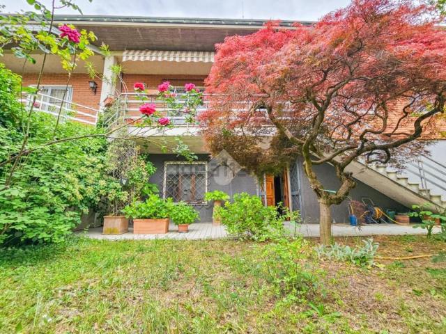 Villetta bifamiliare in vendita di 200 m² in Via del Progresso, 26
