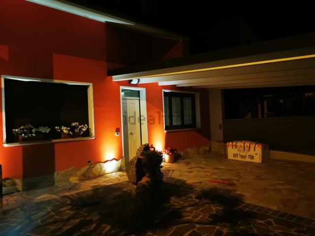 Villetta bifamiliare in vendita di 200 m² in Via della Costituzione