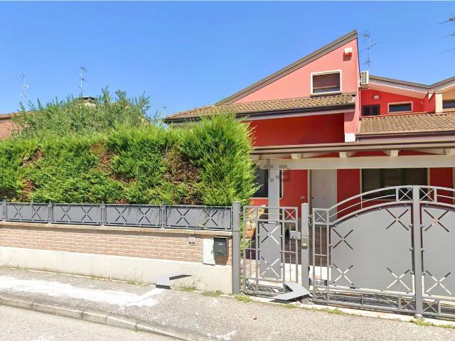 Villetta bifamiliare in vendita di 200 m² in Via della Costituzione