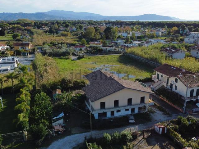 Villetta bifamiliare in vendita di 200 m² in Via delle Zinnie, 27