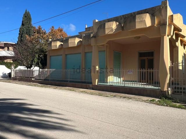 Villetta bifamiliare in vendita di 200 m² in Via delle Palme, 12