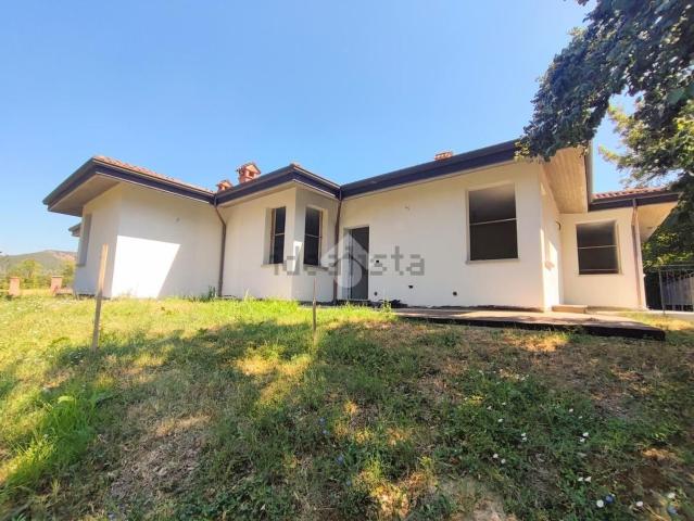 Villetta bifamiliare in vendita di 200 m² in Via delle Querce