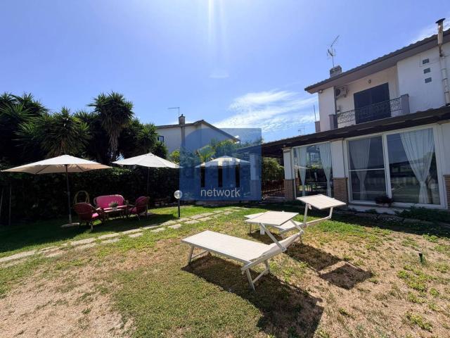 Villetta bifamiliare in vendita di 200 m² in Via Dora Baltea