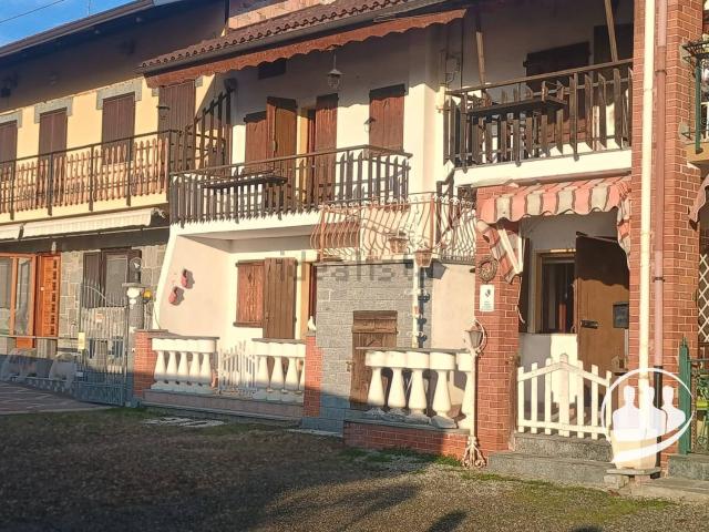 Villetta bifamiliare in vendita di 200 m² in Via E. Macario, 1