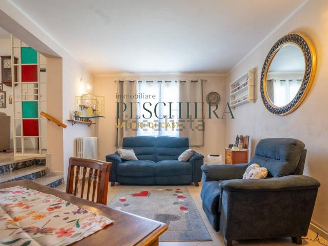 Villetta bifamiliare in vendita di 200 m² in Via Emilia, 8