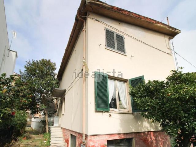 Villetta bifamiliare in vendita di 200 m² in Via Europa, 35
