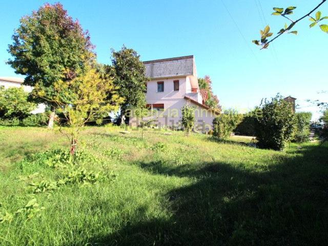 Villetta bifamiliare in vendita di 200 m² in Via Fenilone