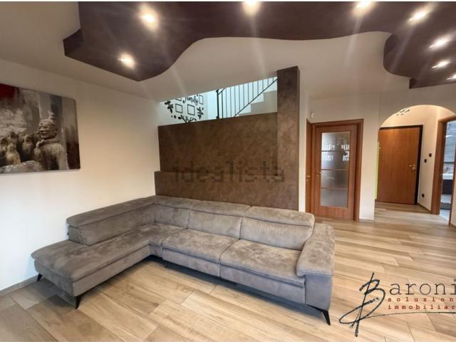 Villetta bifamiliare in vendita di 200 m² in Via Firenze, 4