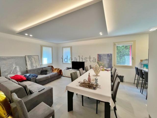 Villetta bifamiliare in vendita di 200 m² in Via Fontanelle, 33