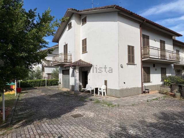 Villetta bifamiliare in vendita di 200 m² in Via Fratelli Cervi, 10