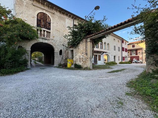 Villetta bifamiliare in vendita di 200 m² in Via Frassinelli, 101