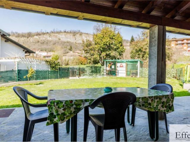 Villetta bifamiliare in vendita di 200 m² in Via Giuseppe Mazzini, 8