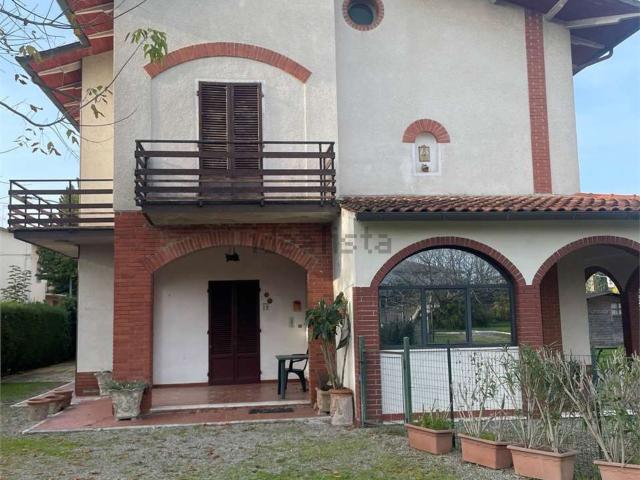 Villetta bifamiliare in vendita di 200 m² in Via G. Pascoli
