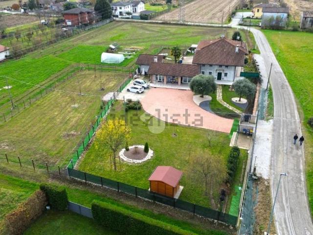 Villetta bifamiliare in vendita di 200 m² in Via Galvanelle, 416