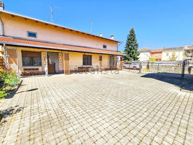 Villetta bifamiliare in vendita di 200 m² in Via Galade, 83