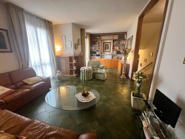 Villetta bifamiliare in vendita di 200 m² in Via Giuseppe Lami