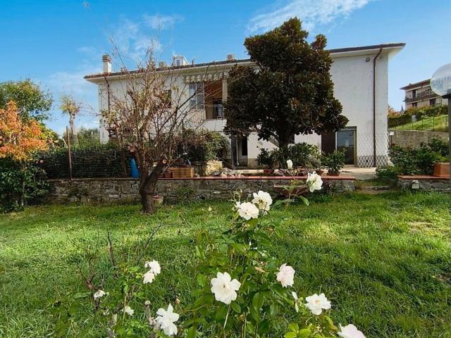 Villetta bifamiliare in vendita di 200 m² in Via Imprunetana per Tavarnuzze, 113