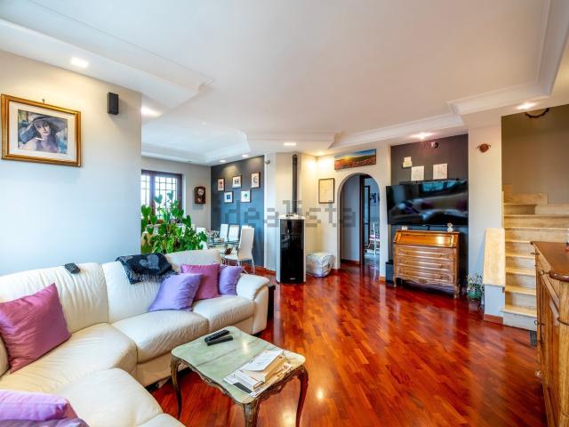 Villetta bifamiliare in vendita di 200 m² in Via Ippocrate
