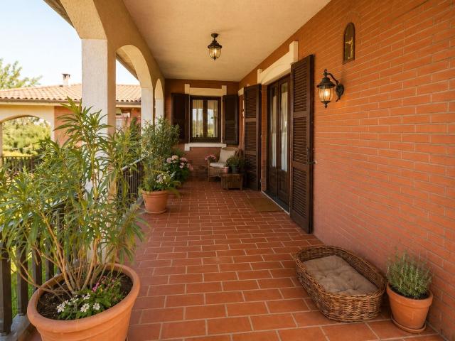 Villetta bifamiliare in vendita di 200 m² in Via la Bionda
