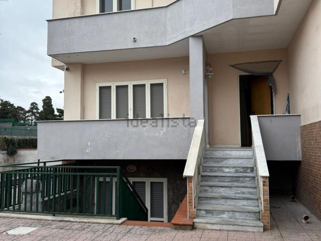 Villetta bifamiliare in vendita di 200 m² in Via Lago Patria