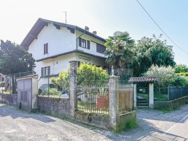 Villetta bifamiliare in vendita di 200 m² in Via Lovati