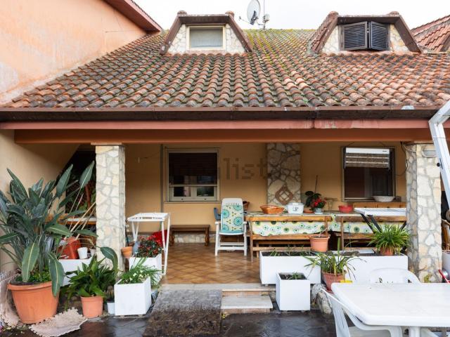 Villetta bifamiliare in vendita di 200 m² in Via Mar dei Coralli