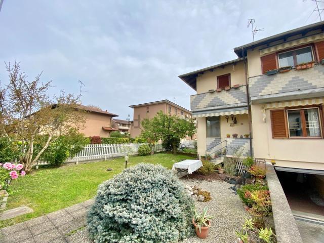 Villetta bifamiliare in vendita di 200 m² in Via Mario Rapisardi