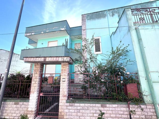 Villetta bifamiliare in vendita di 200 m² in Via Mascagni, 10