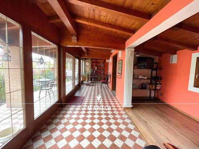 Villetta bifamiliare in vendita di 200 m² in Via Montello