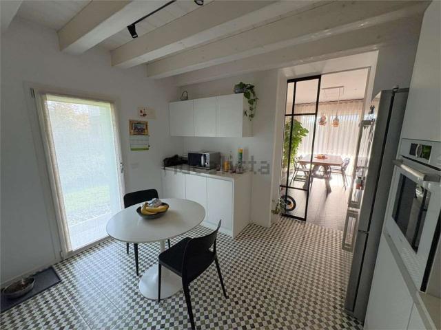 Villetta bifamiliare in vendita di 200 m² in Via Ortigara
