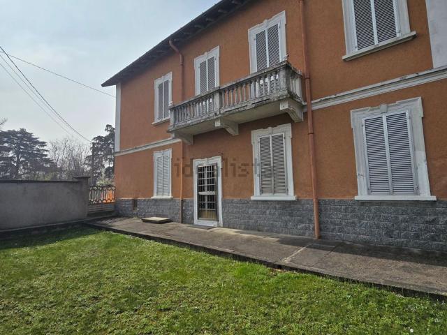 Villetta bifamiliare in vendita di 200 m² in Via Ottolini, 36