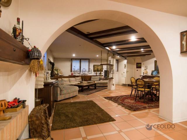 Villetta bifamiliare in vendita di 200 m² in Via Paolo VI Papa