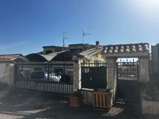 Villetta bifamiliare in vendita di 200 m² in Via Passo della Lepre, 14