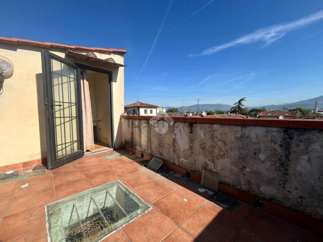 Villetta bifamiliare in vendita di 200 m² in Via Pistoiese, 378