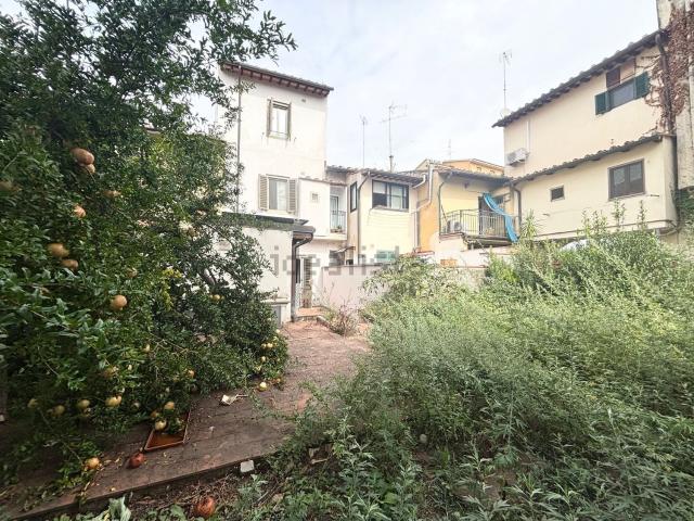 Villetta bifamiliare in vendita di 200 m² in Via Pisana, 328
