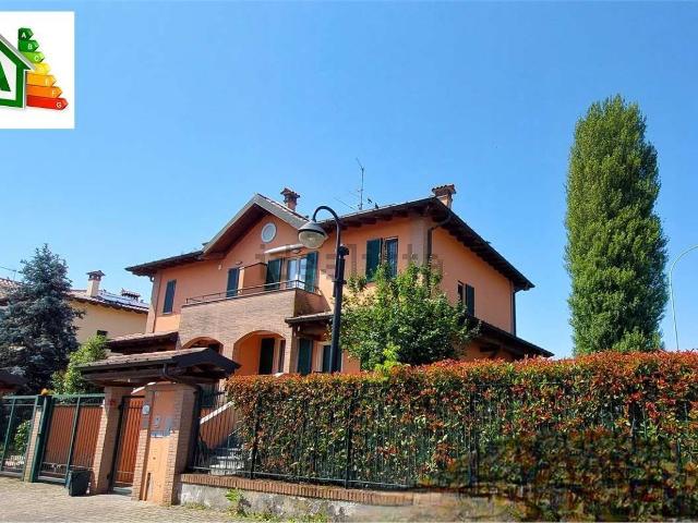 Villetta bifamiliare in vendita di 200 m² in Via Privata dei Ciliegi, 2