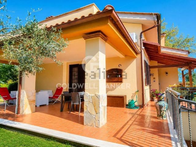 Villetta bifamiliare in vendita di 200 m² in Via Quirino Faricelli